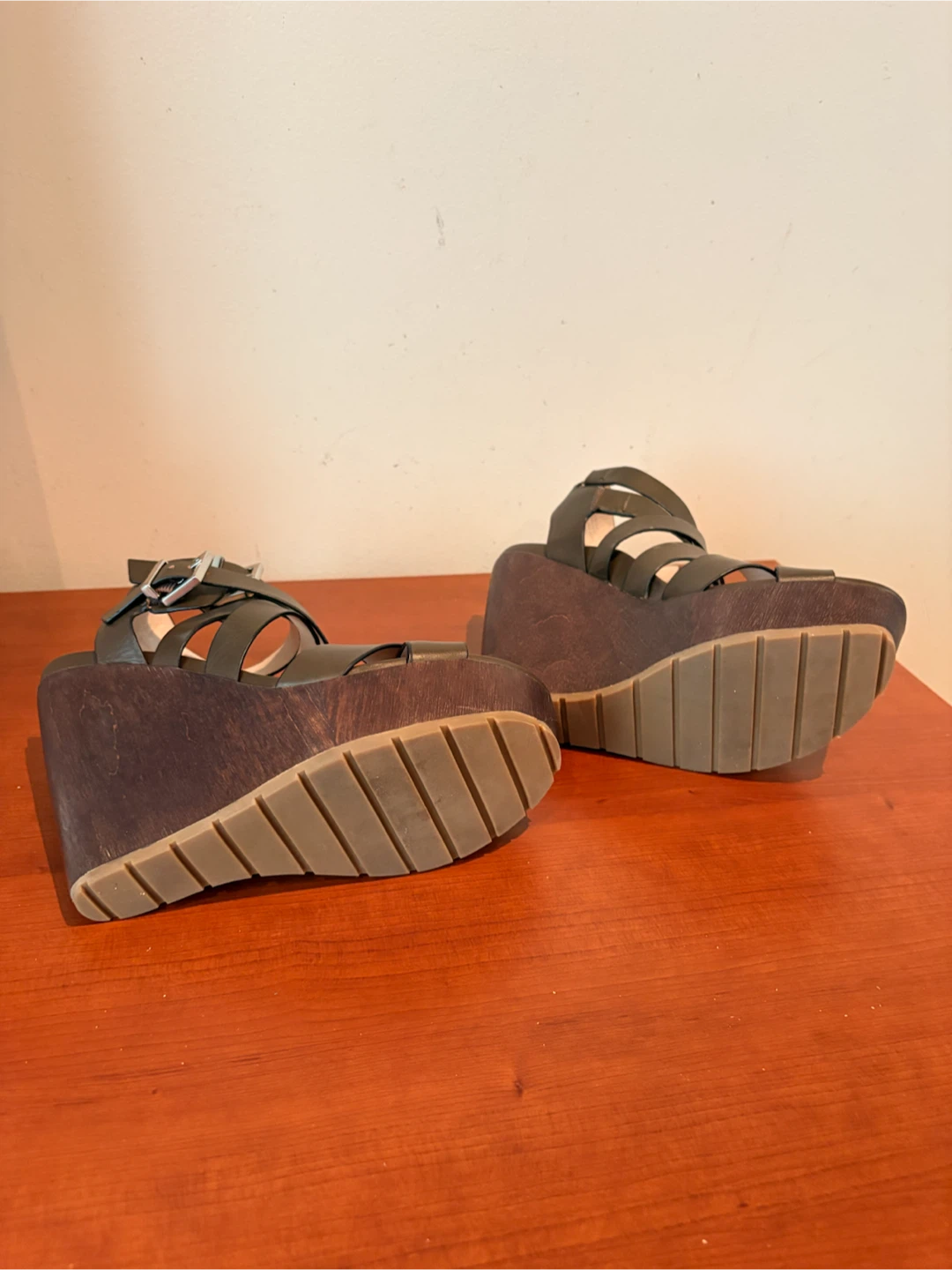 Kenneth Cole Corbin Wedge Sandals - photo 4