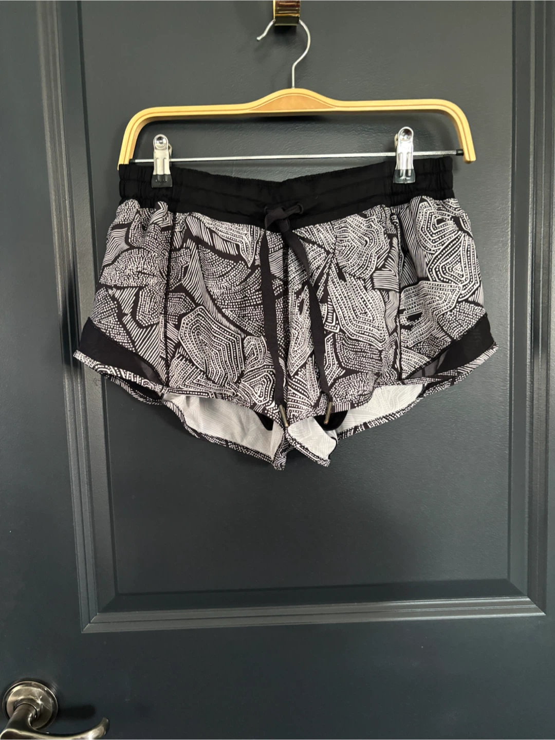 Lululemon Women's Running Shorts Black White Abstract Print