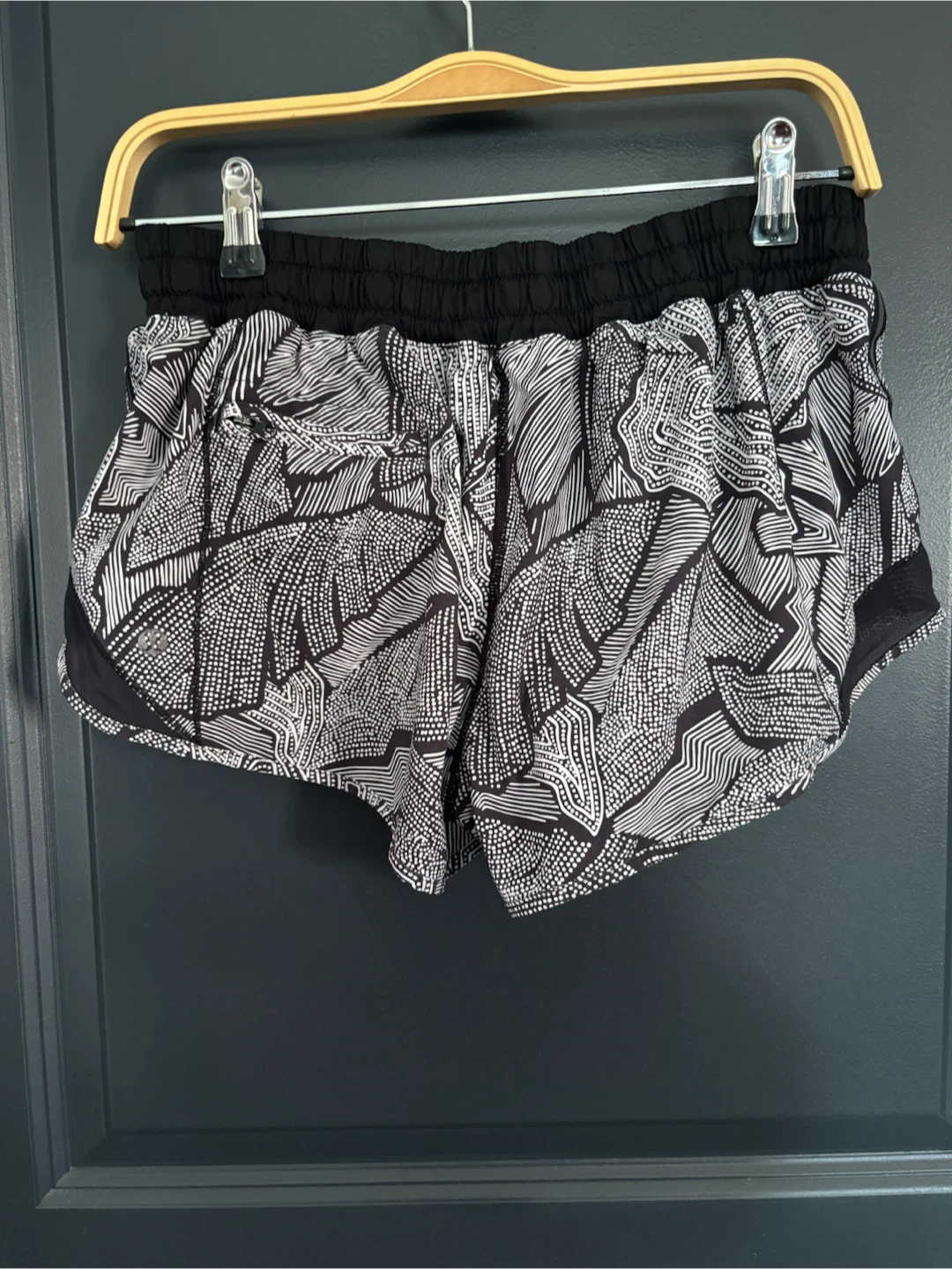 Lululemon Women's Running Shorts Black White Abstract Print - photo 2