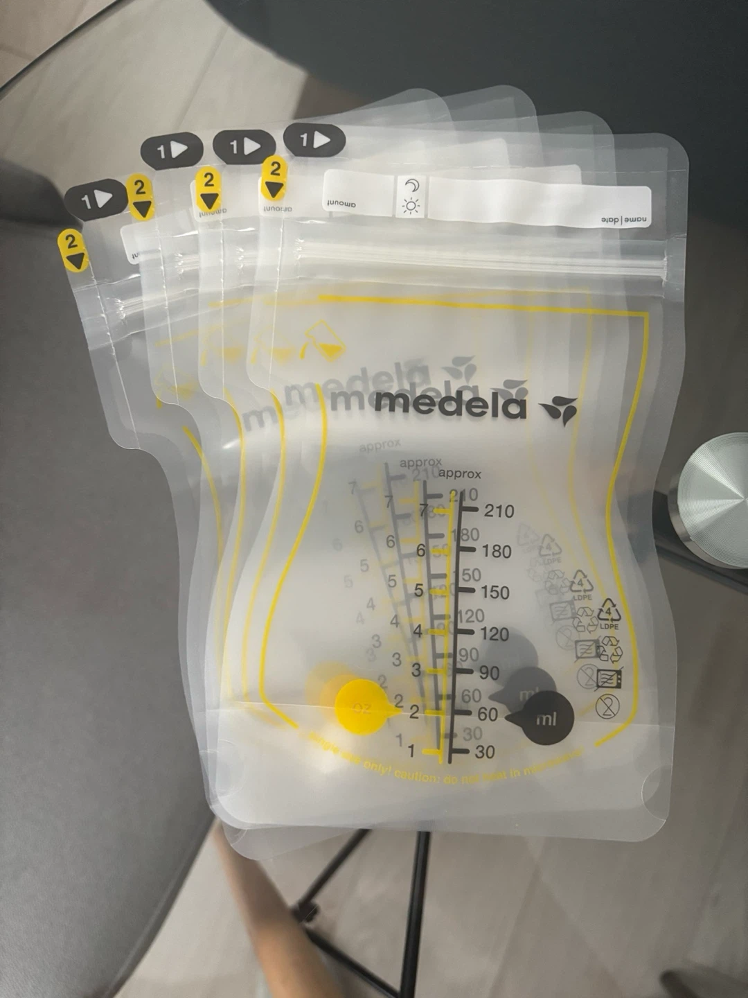 Medela Storage Bags + Nursing Pads - photo 2