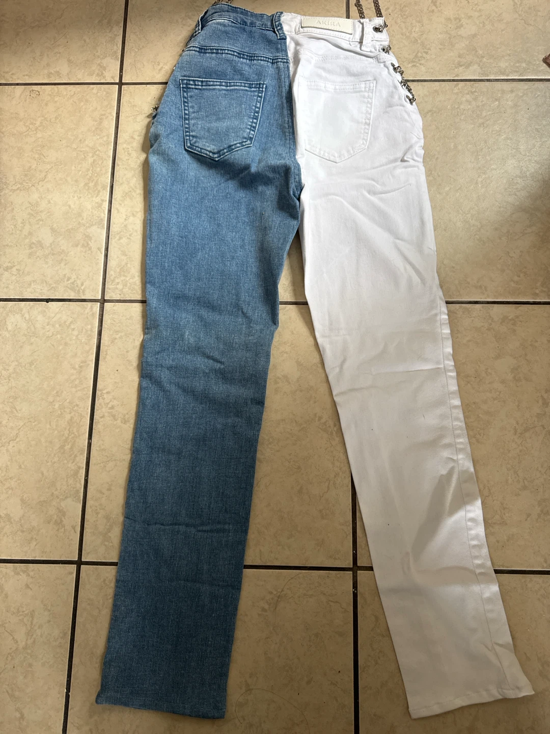 AKIRA Two-Tone Chain Detail Jeans - photo 2