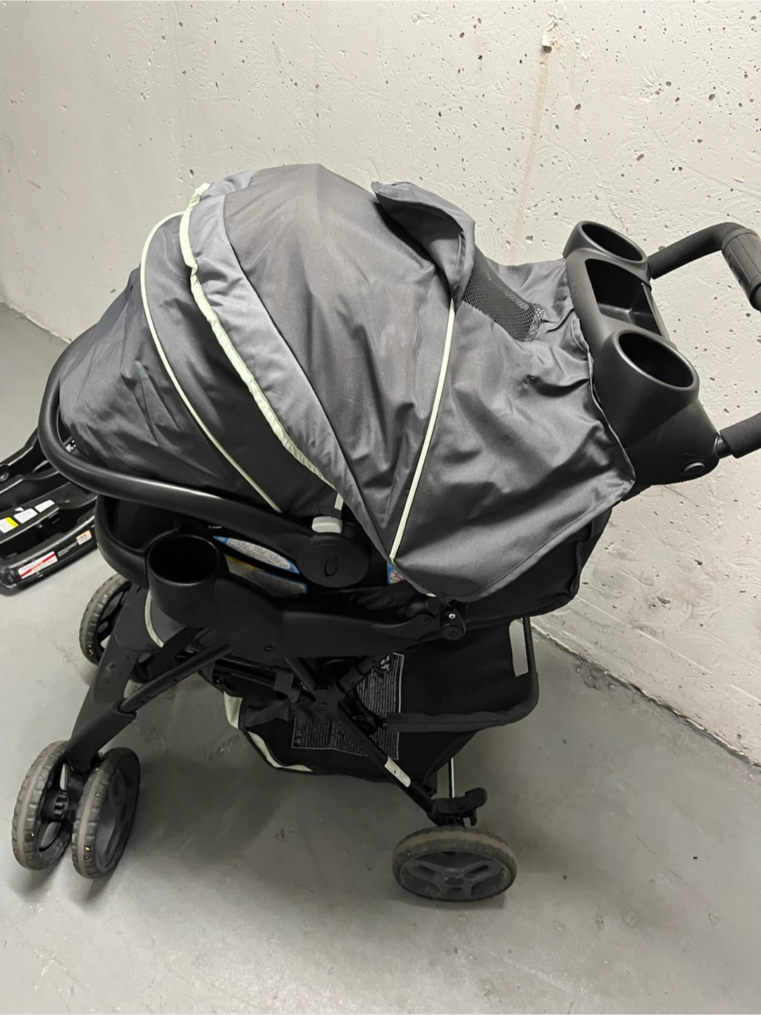 New! Graco Travel System with Car Seat and Stroller - photo 2