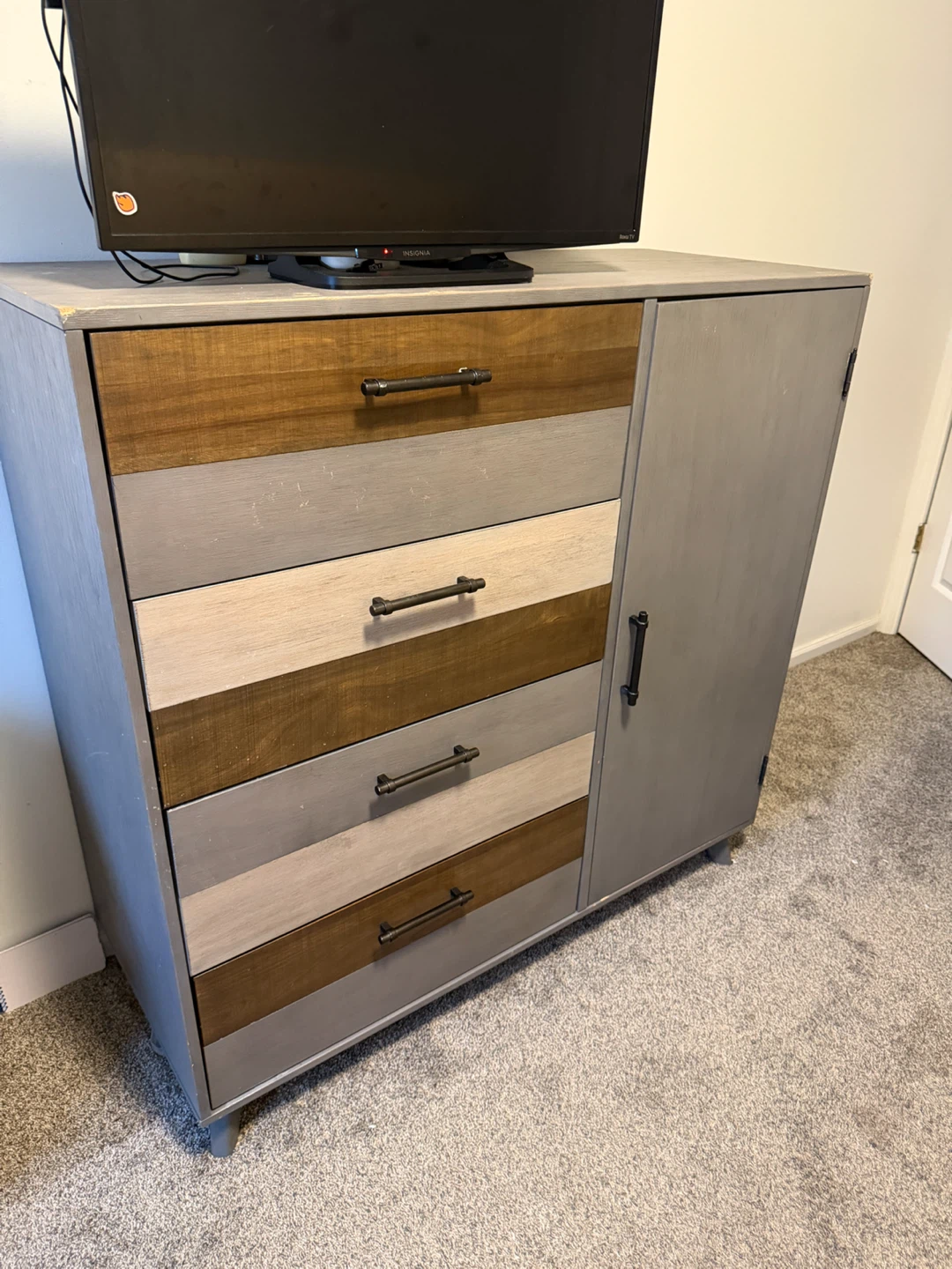 Modern Nursery Furniture Set Excellent Condition - photo 2