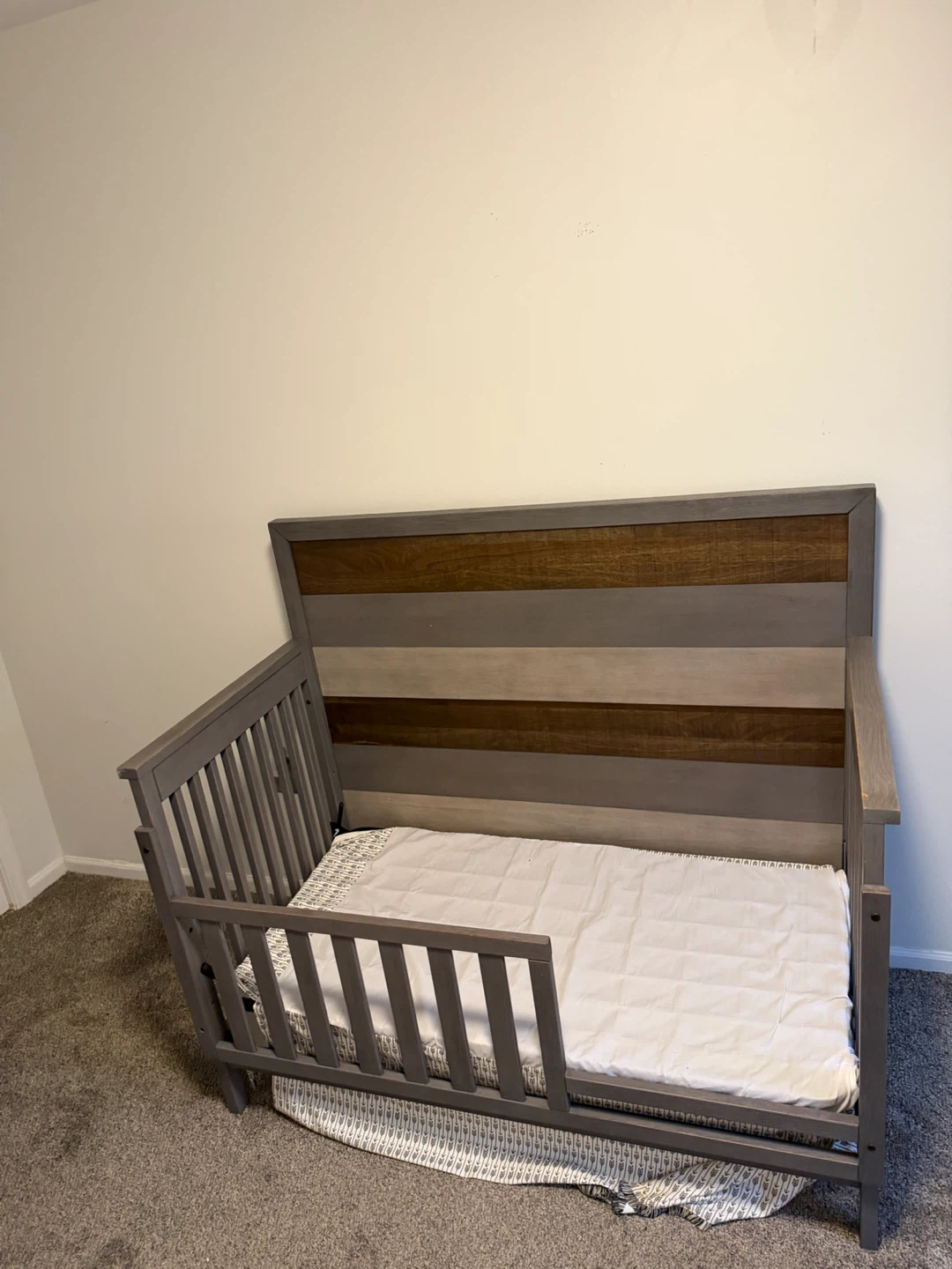 Modern Nursery Furniture Set Excellent Condition - photo 3
