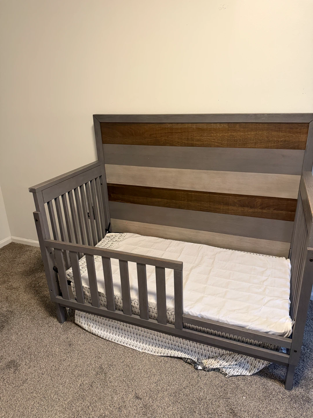 Modern Nursery Furniture Set Excellent Condition - photo 4