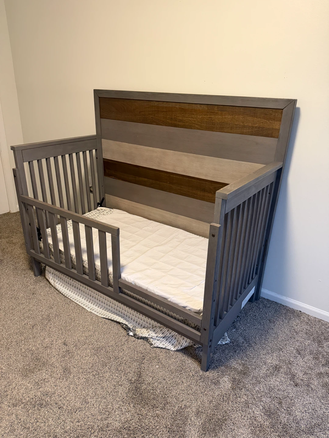 Modern Nursery Furniture Set Excellent Condition - photo 5