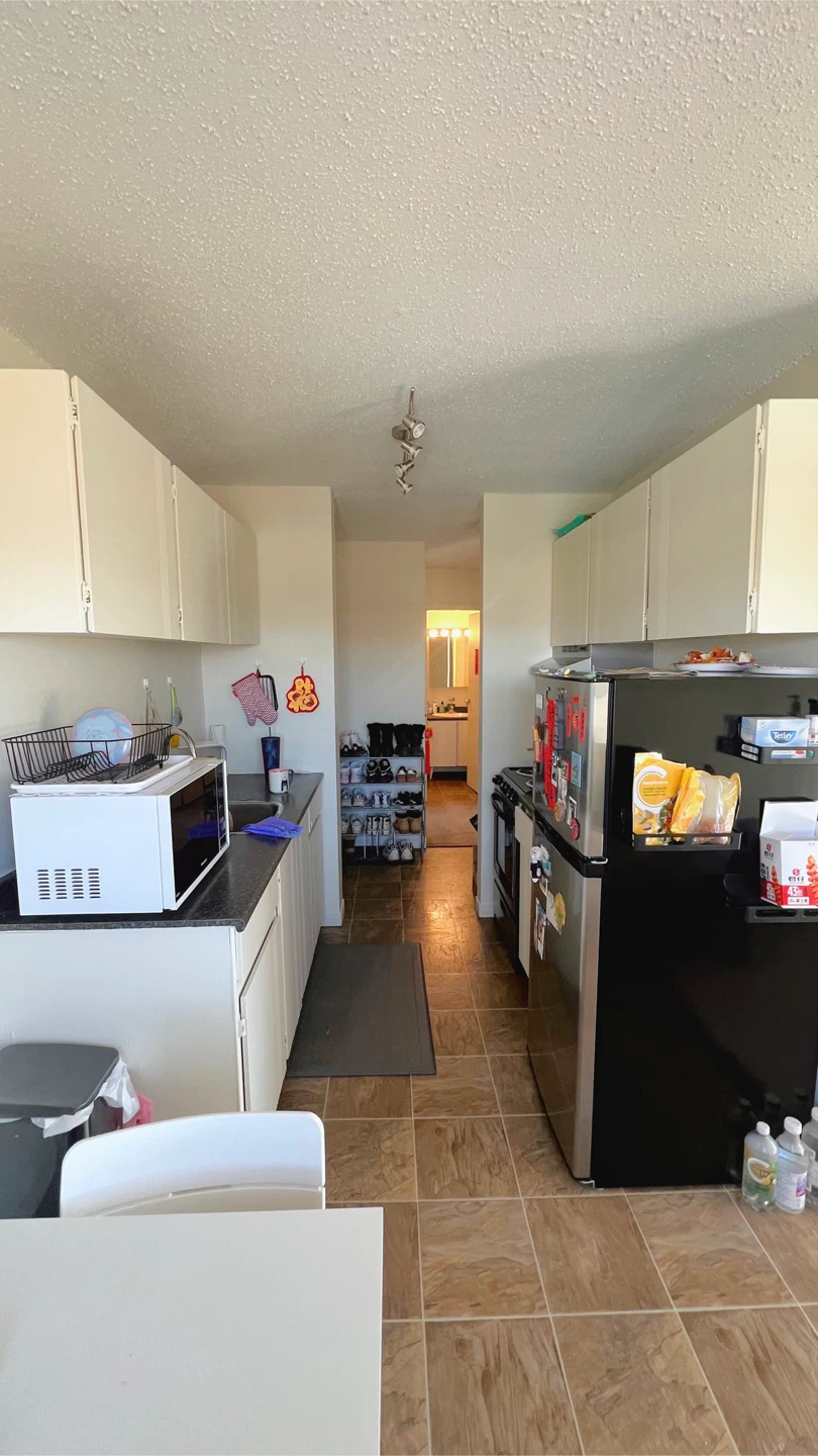 2 Bed 1 Bath Apartment - lease takeover - photo 4
