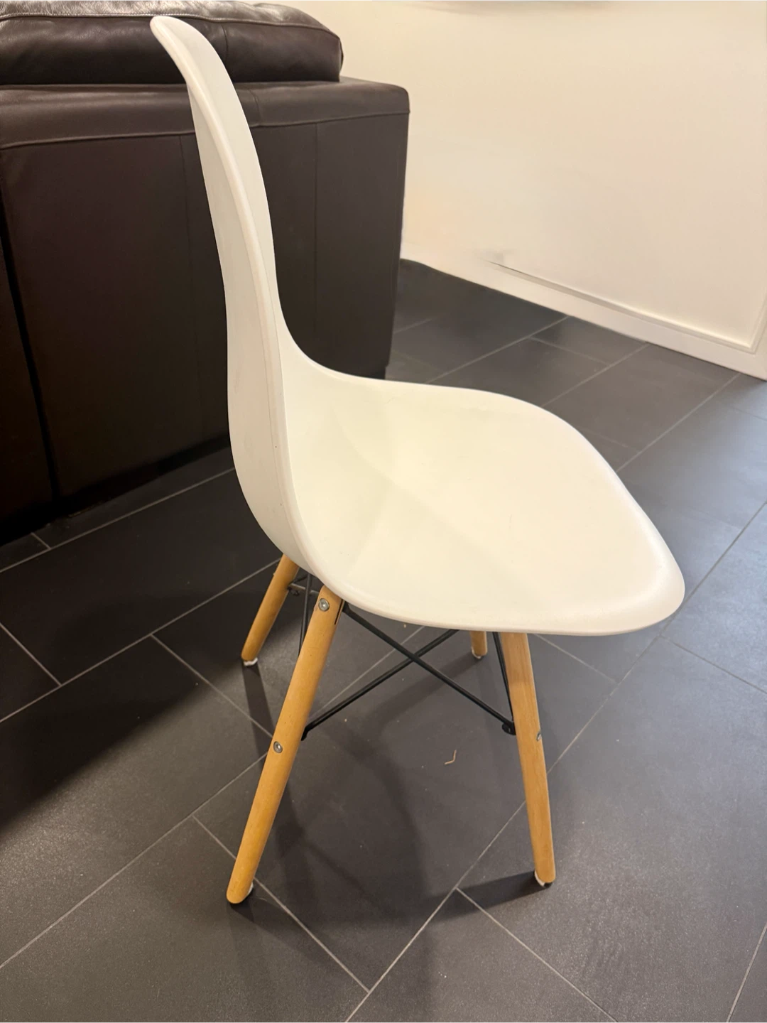 2 WHITE EIFFEL DINING RM/KITCHEN CHAIRS - photo 2