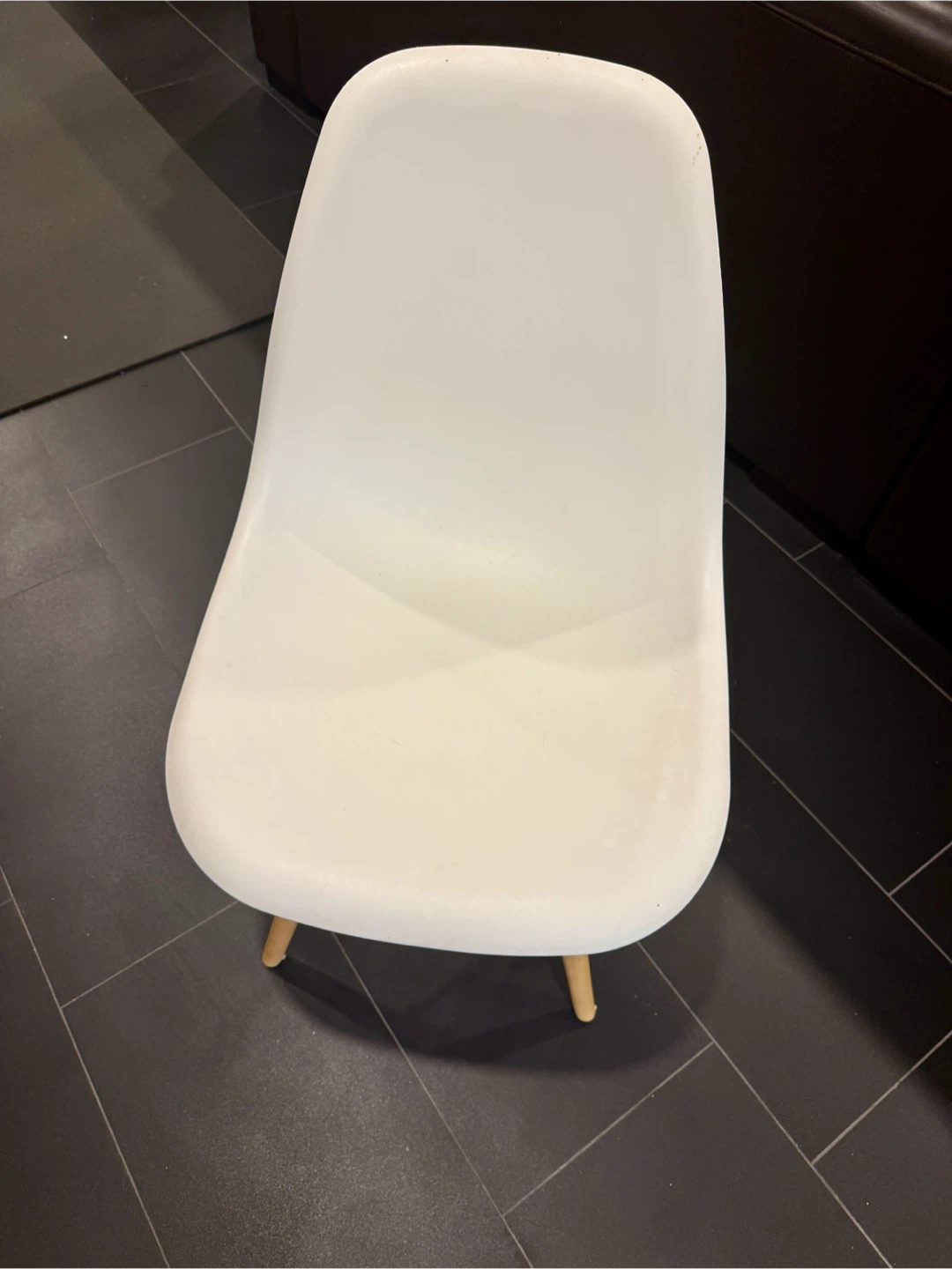 2 WHITE EIFFEL DINING RM/KITCHEN CHAIRS - photo 4