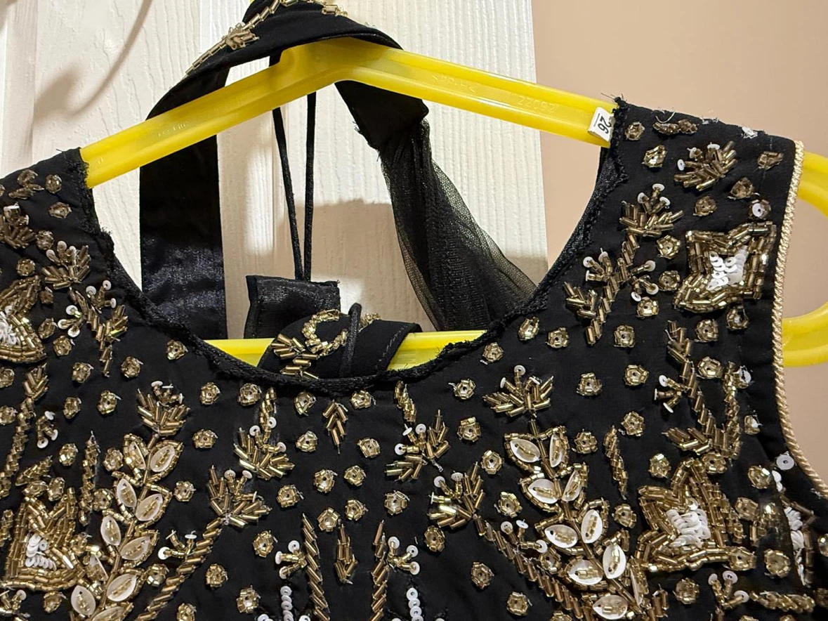 Black sequined and embroidered sleeveless dress - photo 2