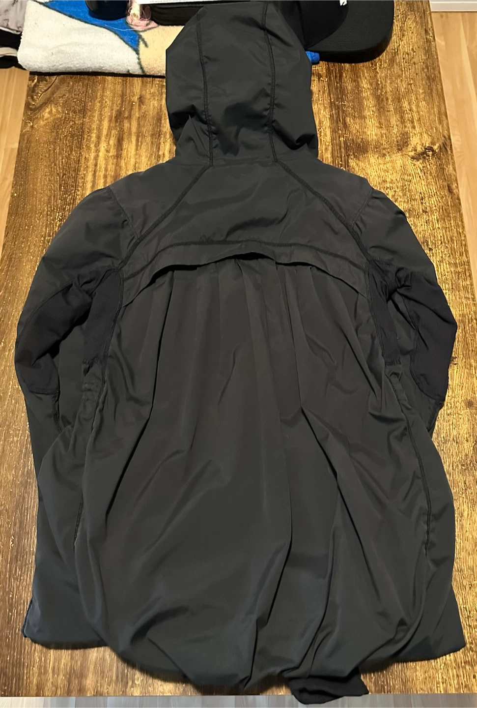 Lululemon size 6 Windbreaker - photo 2