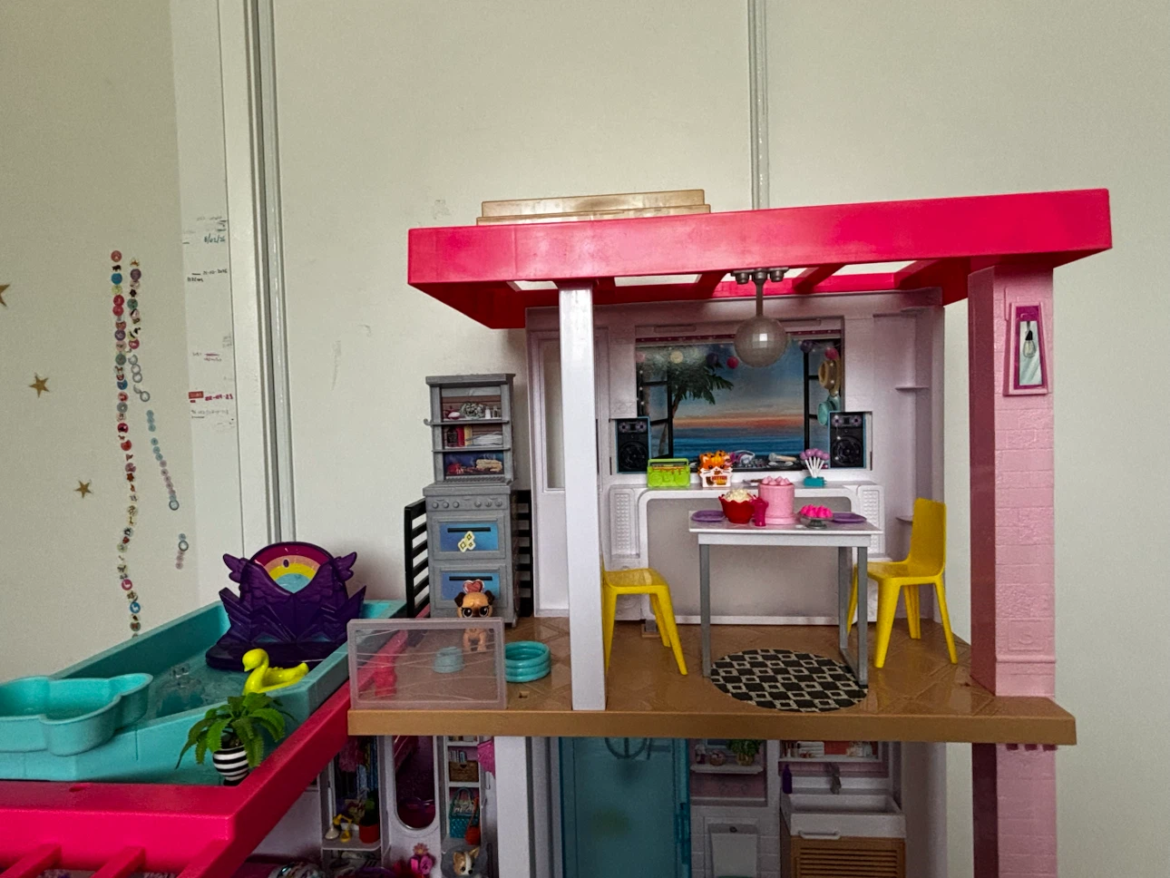 Barbie Dreamhouse Dollhouse with Accessories - photo 2