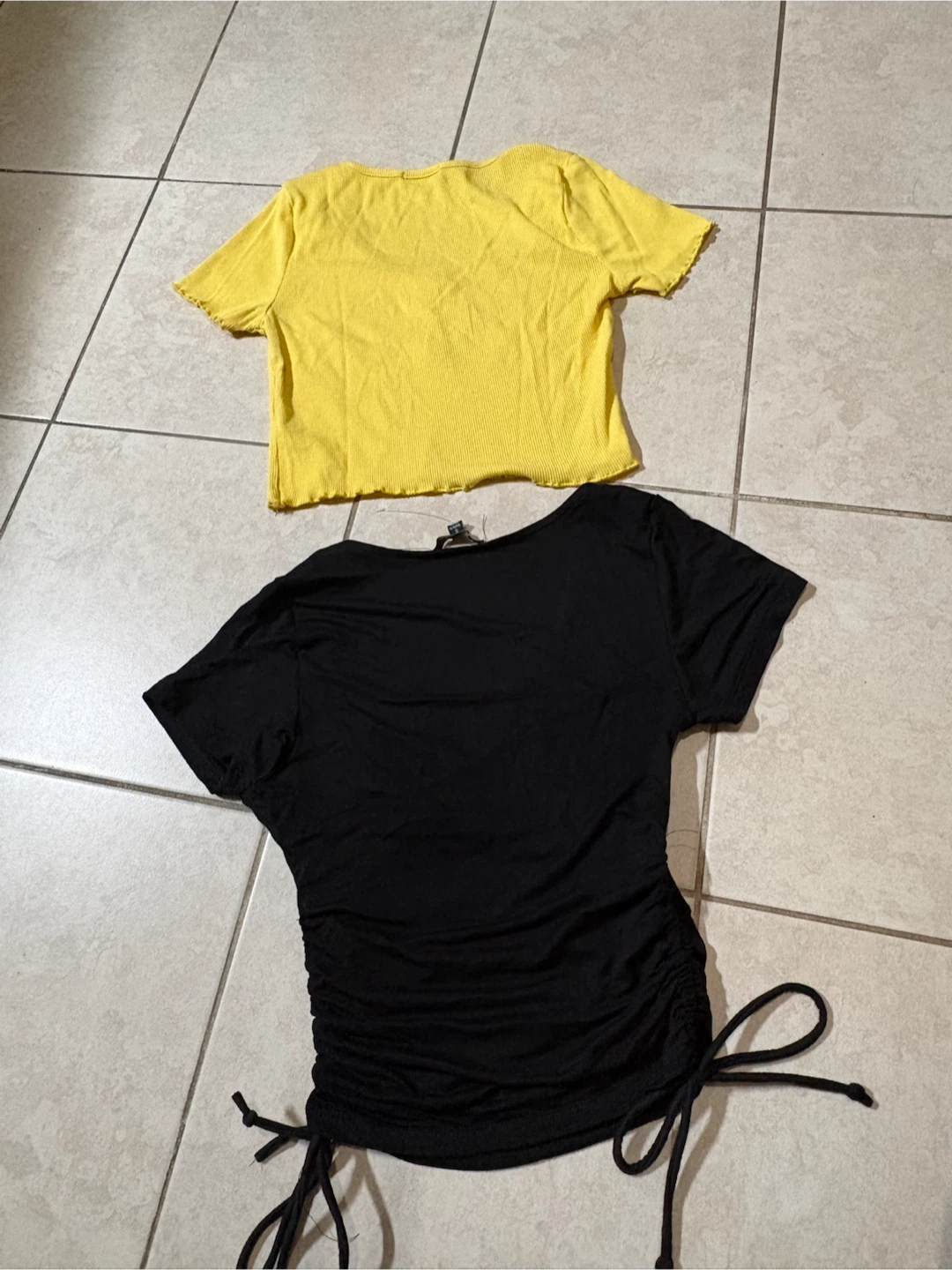 Bundle of 2 Women's Tops - photo 2
