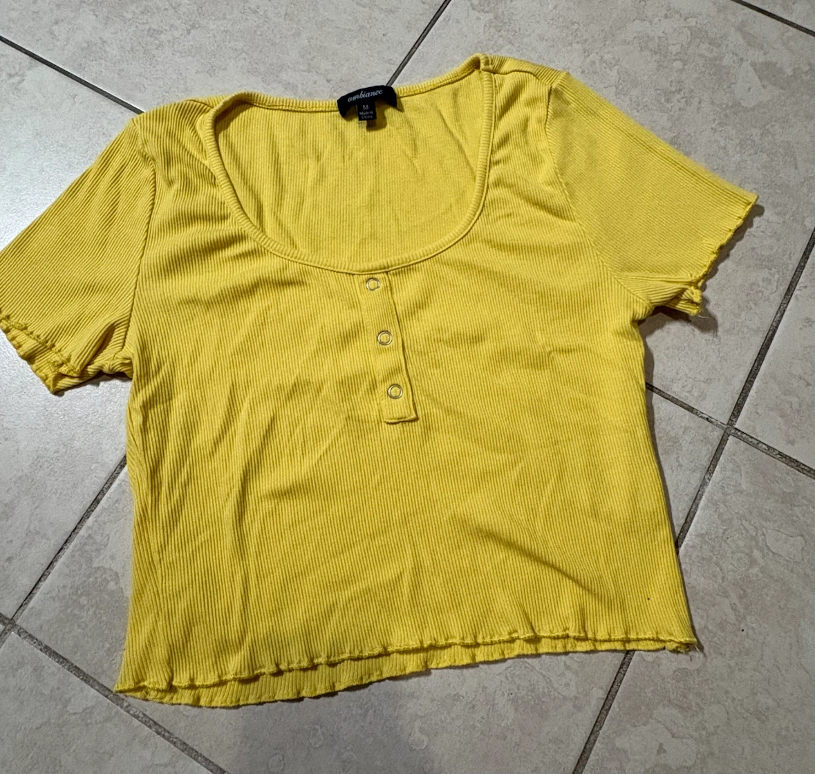 Bundle of 2 Women's Tops - photo 3