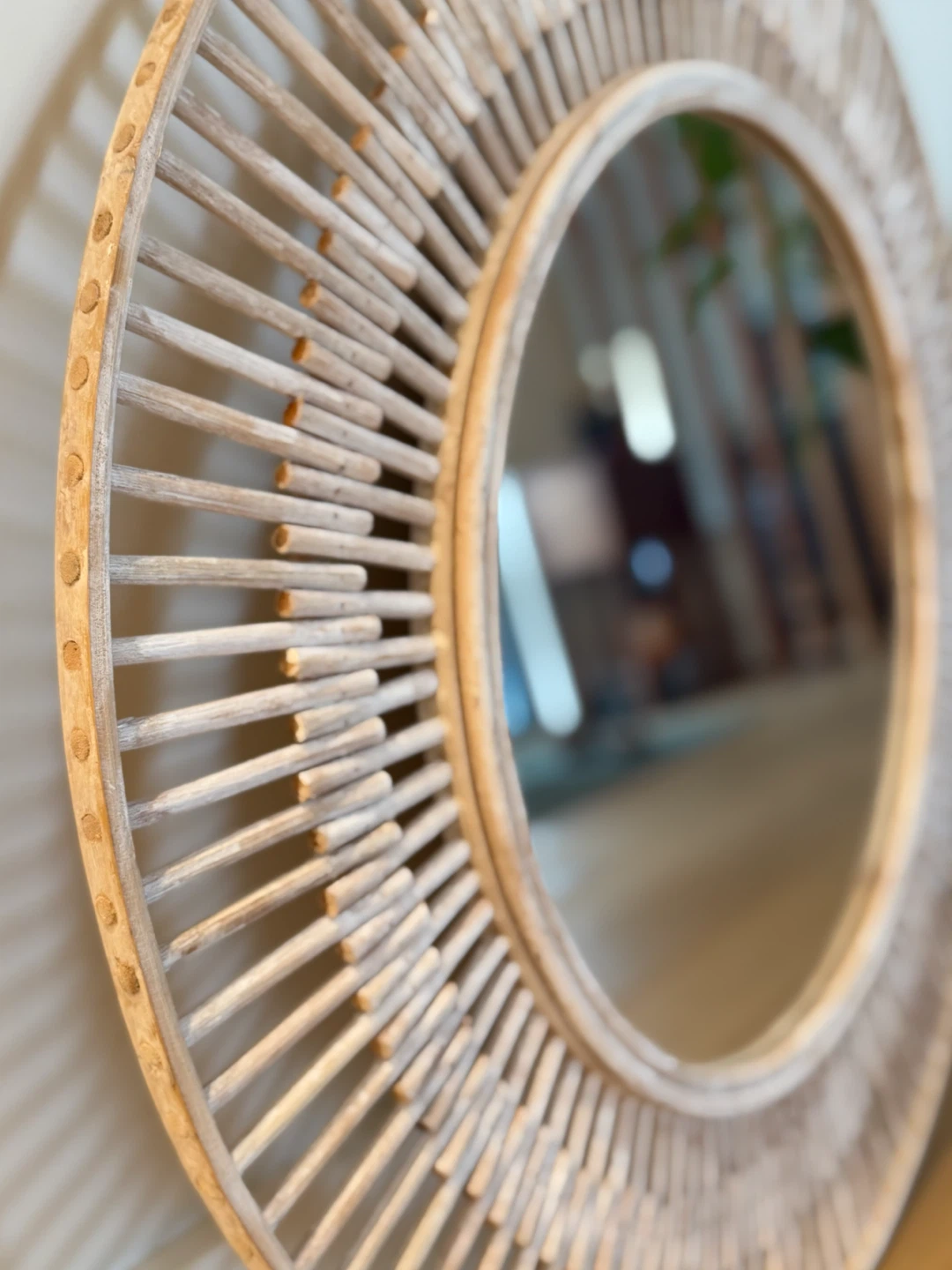 “31" Round Decorative Mirror - photo 3