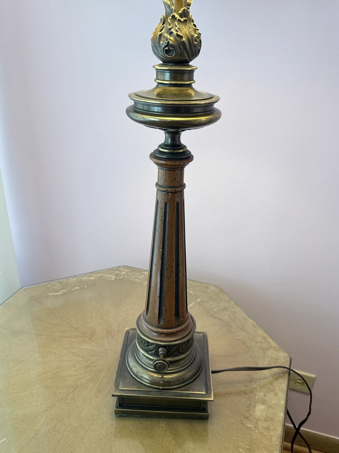 Vintage Table Lamp with Decorative Shade - photo 2