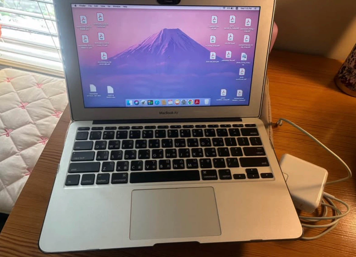 Apple MacBook Air 11-inch (Mid 2011) Laptop