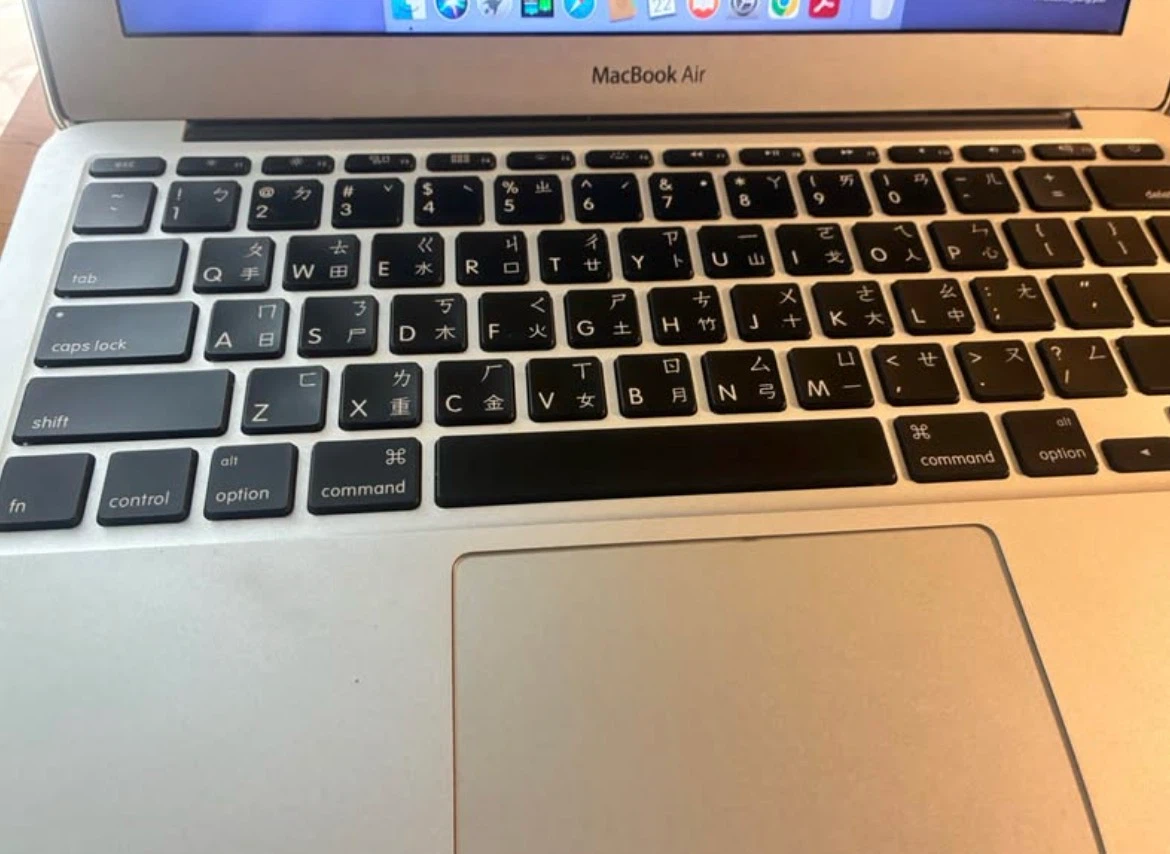 Apple MacBook Air 11-inch (Mid 2011) Laptop - photo 3