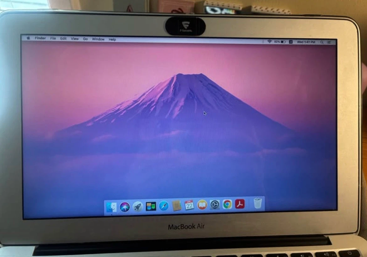 Apple MacBook Air 11-inch (Mid 2011) Laptop - photo 4