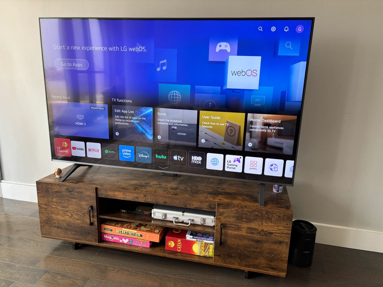 LG 70" UHD 4K Smart TV - photo 2
