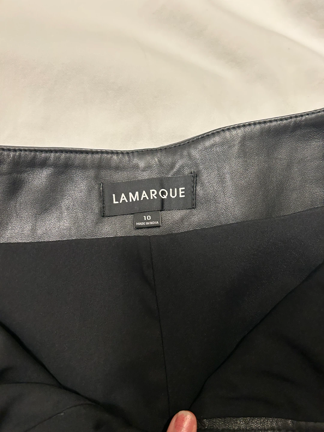 LAMARQUE Black Faux Leather Shorts Size 10 - photo 3