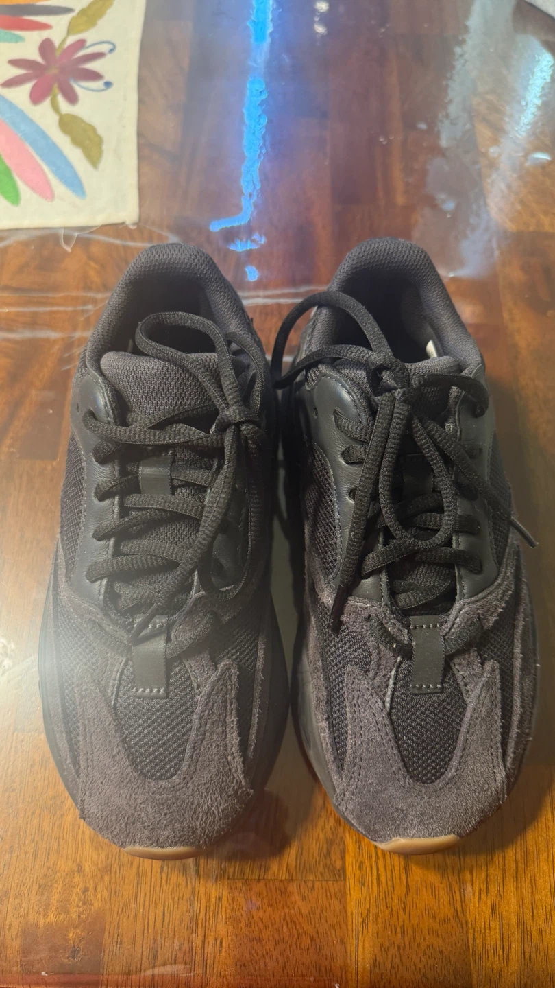 Adidas Yeezy Boost 700 - photo 2