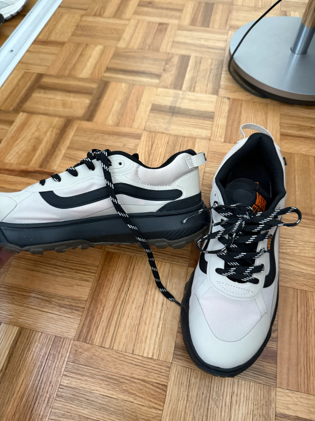 Vans Shoes Size 9.5 - photo 2