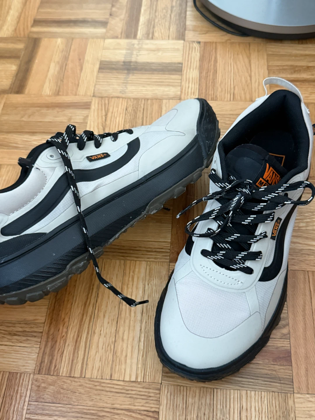 Vans Shoes Size 9.5 - photo 4