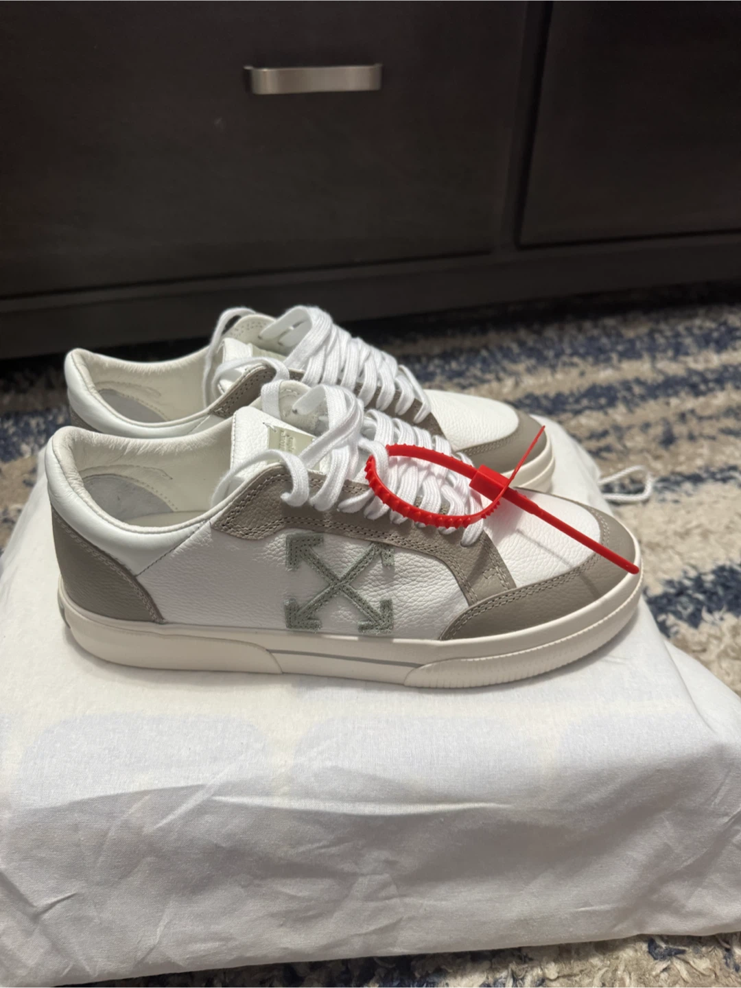 Off-White Vulcanized Leather Low-Top sneakers