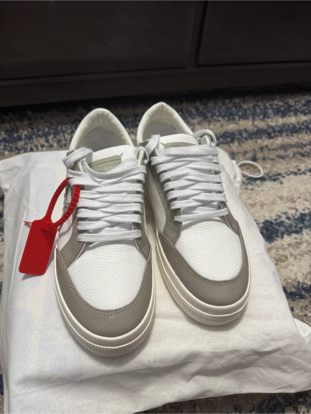 Off-White Vulcanized Leather Low-Top sneakers - photo 2
