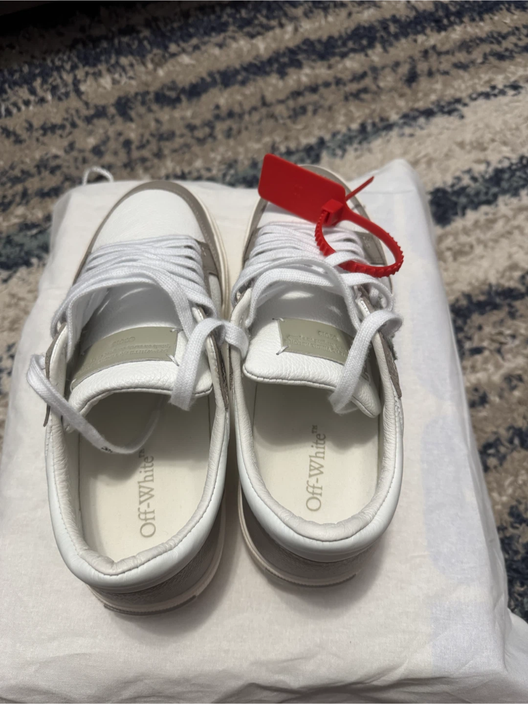 Off-White Vulcanized Leather Low-Top sneakers - photo 4