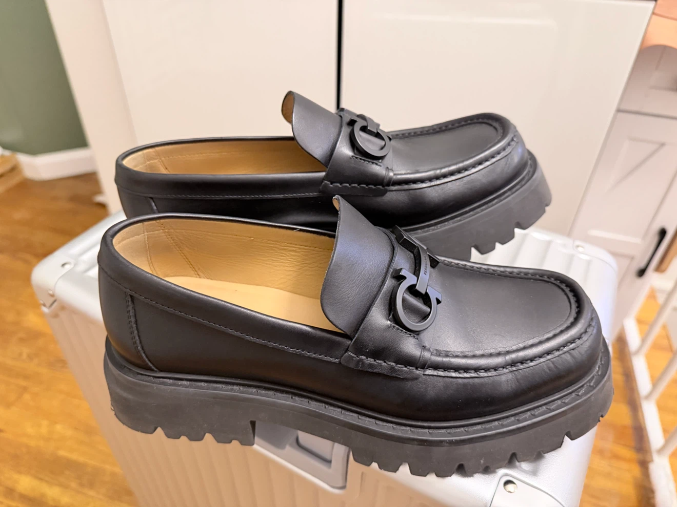Salvatore Ferragamo Black Leather Loafers - Size 8 1/2 EEE - photo 2