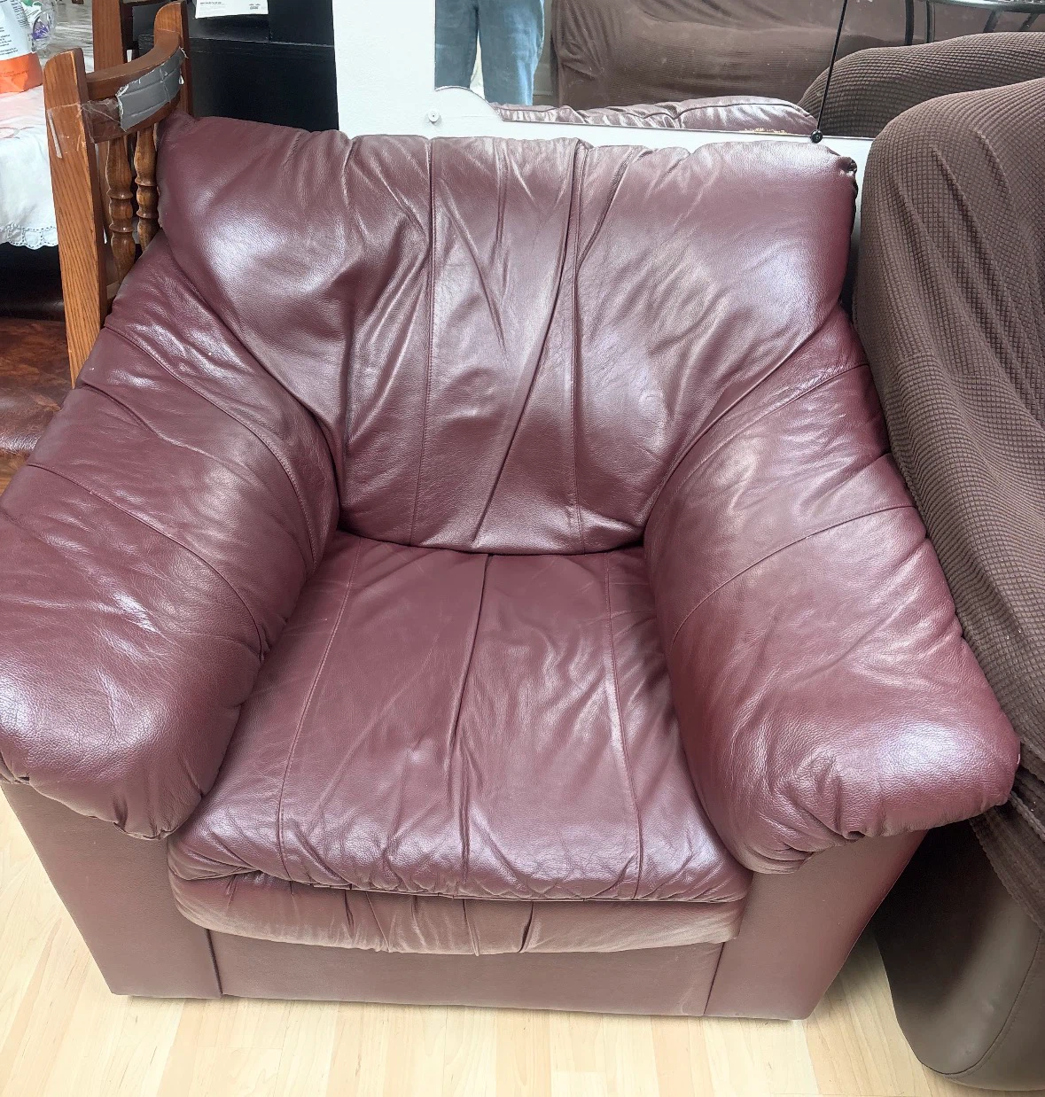 Burgundy Leather love seat and armchair - photo 2