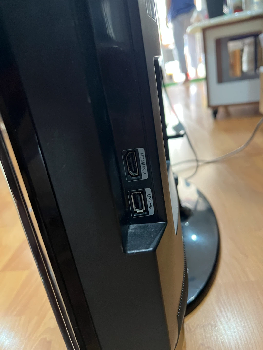 Samsung 32" HD Television - photo 3
