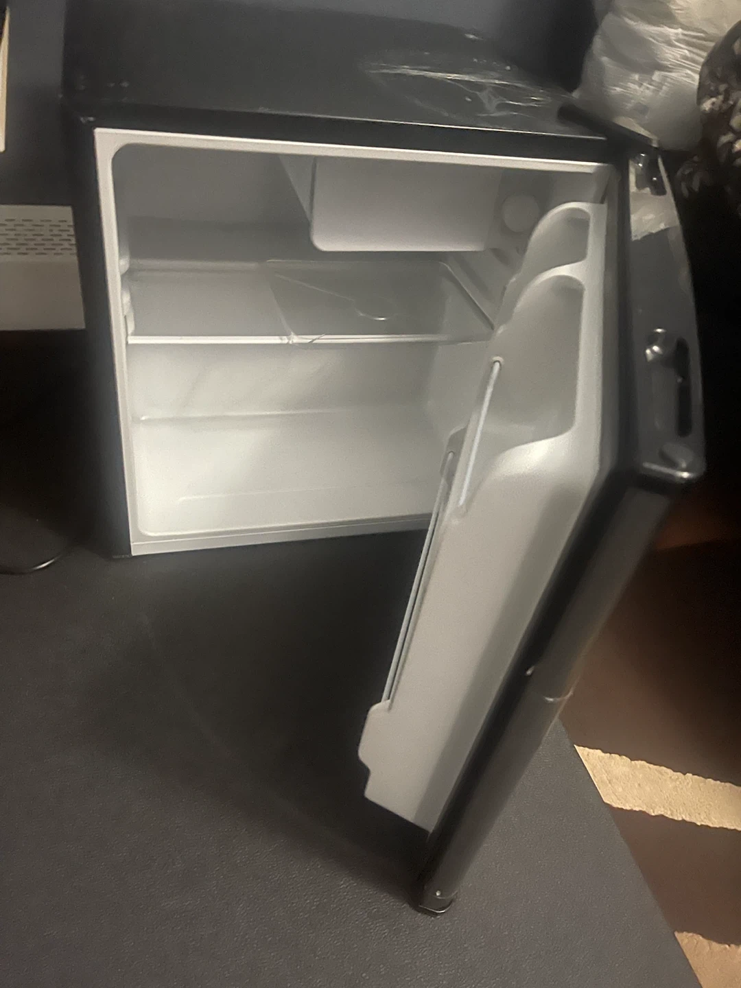 Igloo Mini Fridge - photo 2