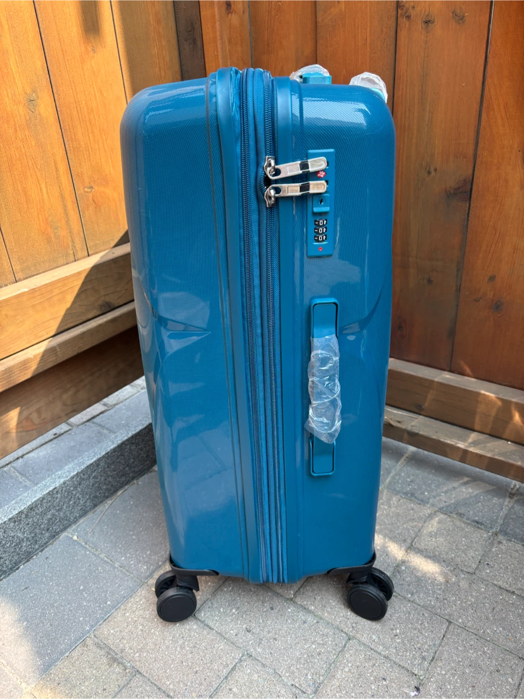 Blue Hard-Shell Spinner Suitcase - photo 3
