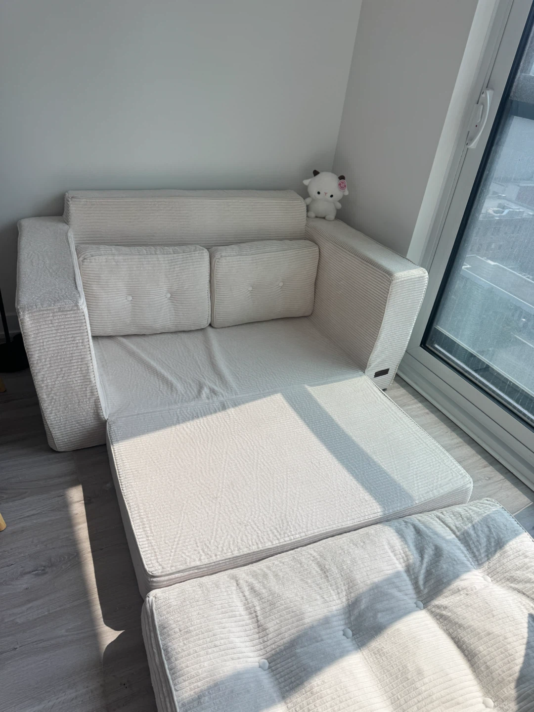 MAXYOYO Convertible Loveseat Sofa Bed – Excellent Condition - photo 4