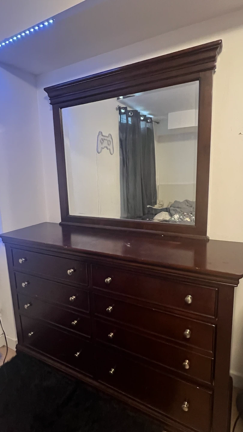 Dark Espresso 8-Drawer Dresser with Detachable Mirror – Like New