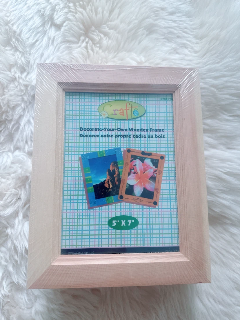 KidsKraft 5" x 7" Wooden Picture Frames Lot of 5 - photo 2