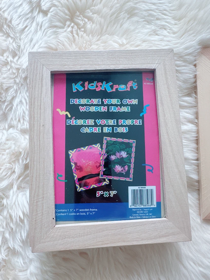 KidsKraft 5" x 7" Wooden Picture Frames Lot of 5 - photo 3
