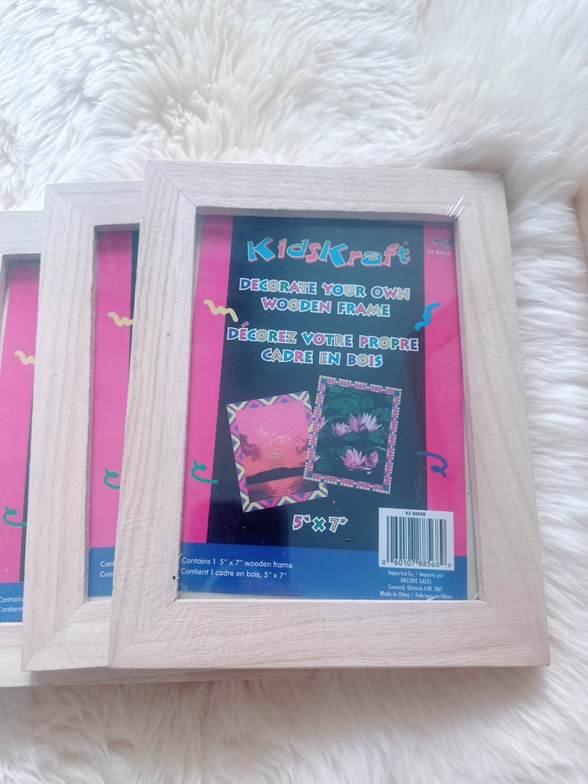 KidsKraft 5" x 7" Wooden Picture Frames Lot of 5 - photo 5