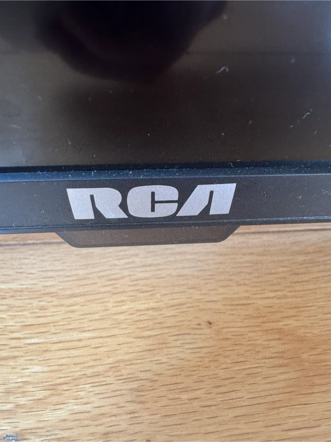 RCA 42" FHD Roku TV RTR4262-CA - photo 2