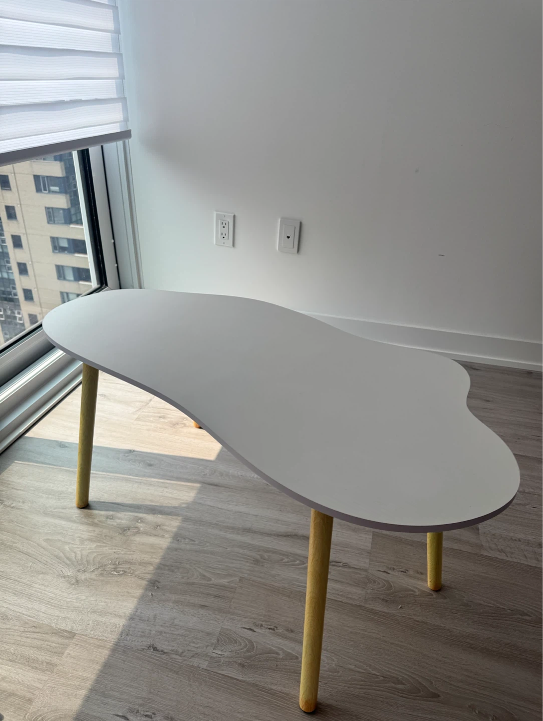 Modern White Coffee Table – Like New
