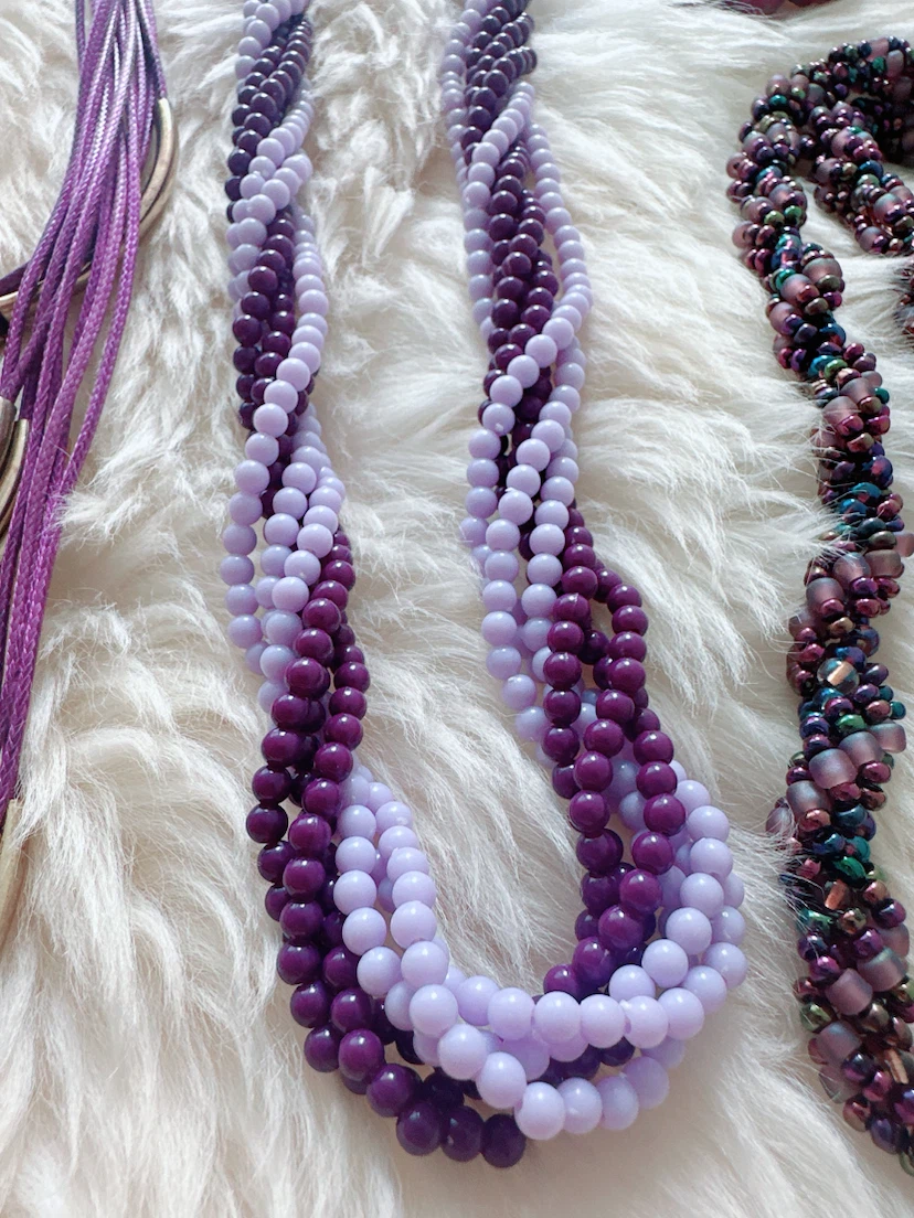 Bundle of 4 purple and pink beaded necklaces - photo 3