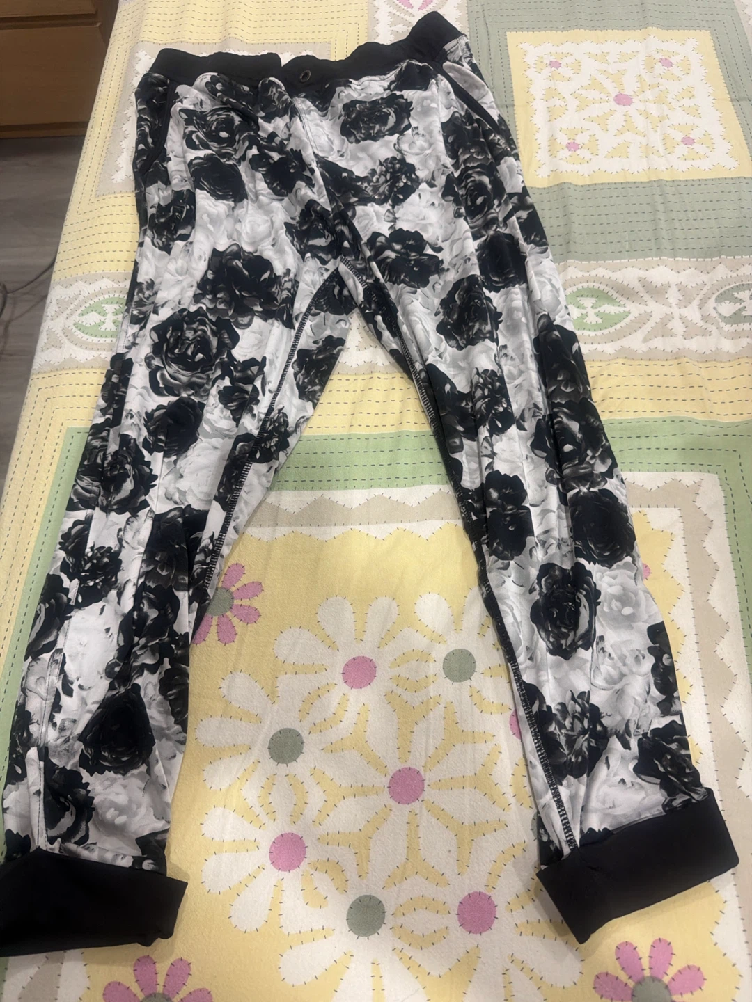 Black and White Rose Print Lounge Pants
