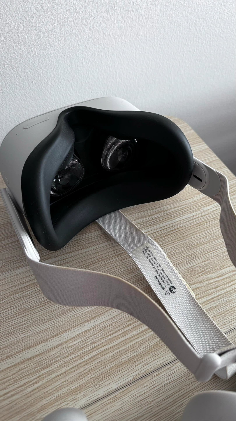 Meta Quest 2 VR Headset – Excellent Condition - photo 3