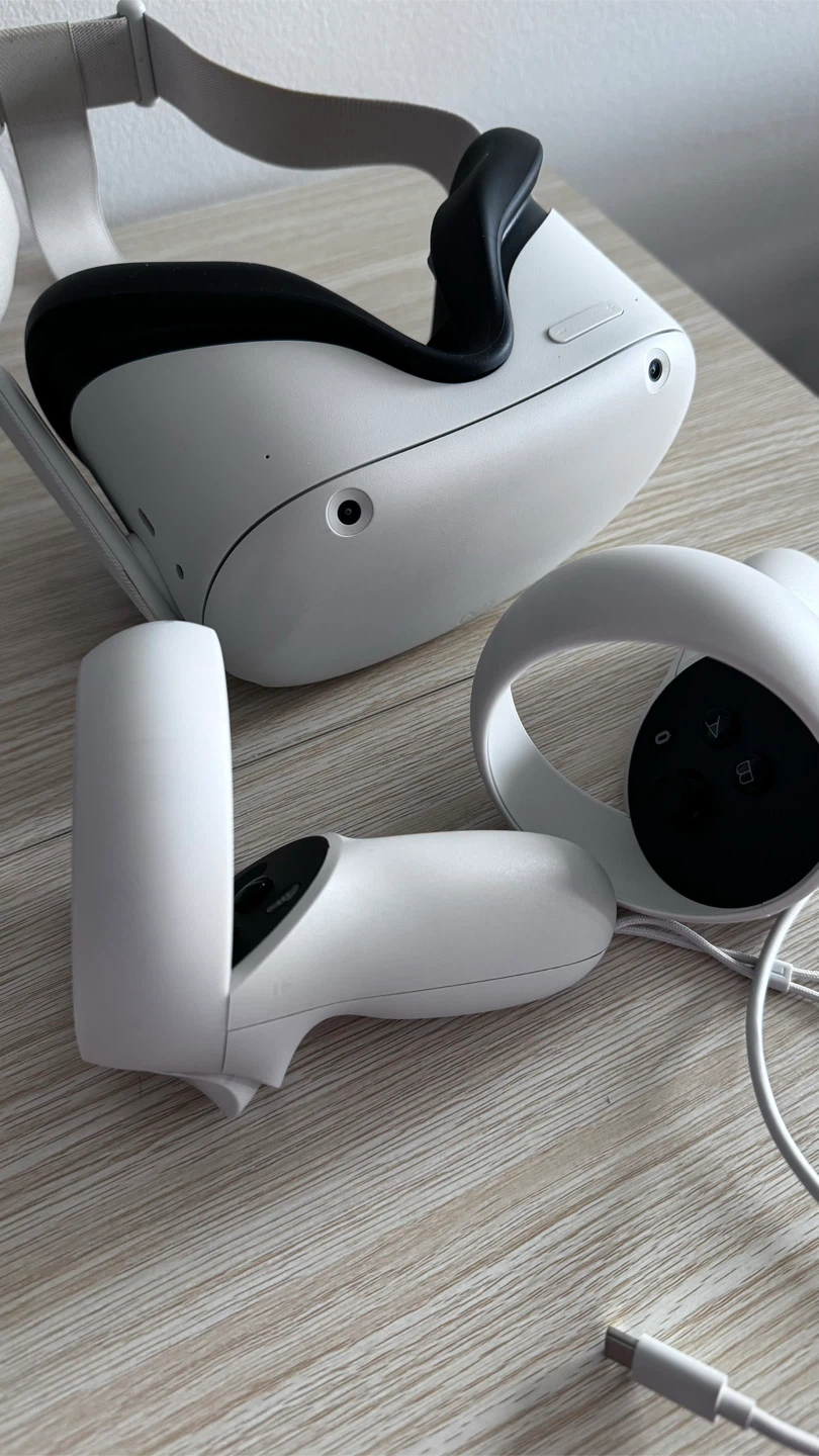 Meta Quest 2 VR Headset – Excellent Condition