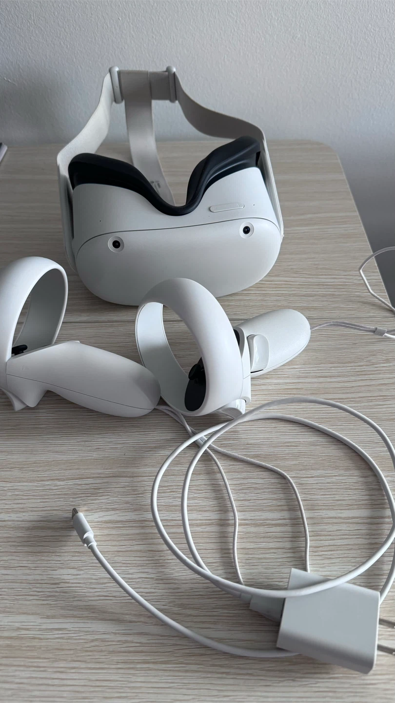 Meta Quest 2 VR Headset – Excellent Condition - photo 2