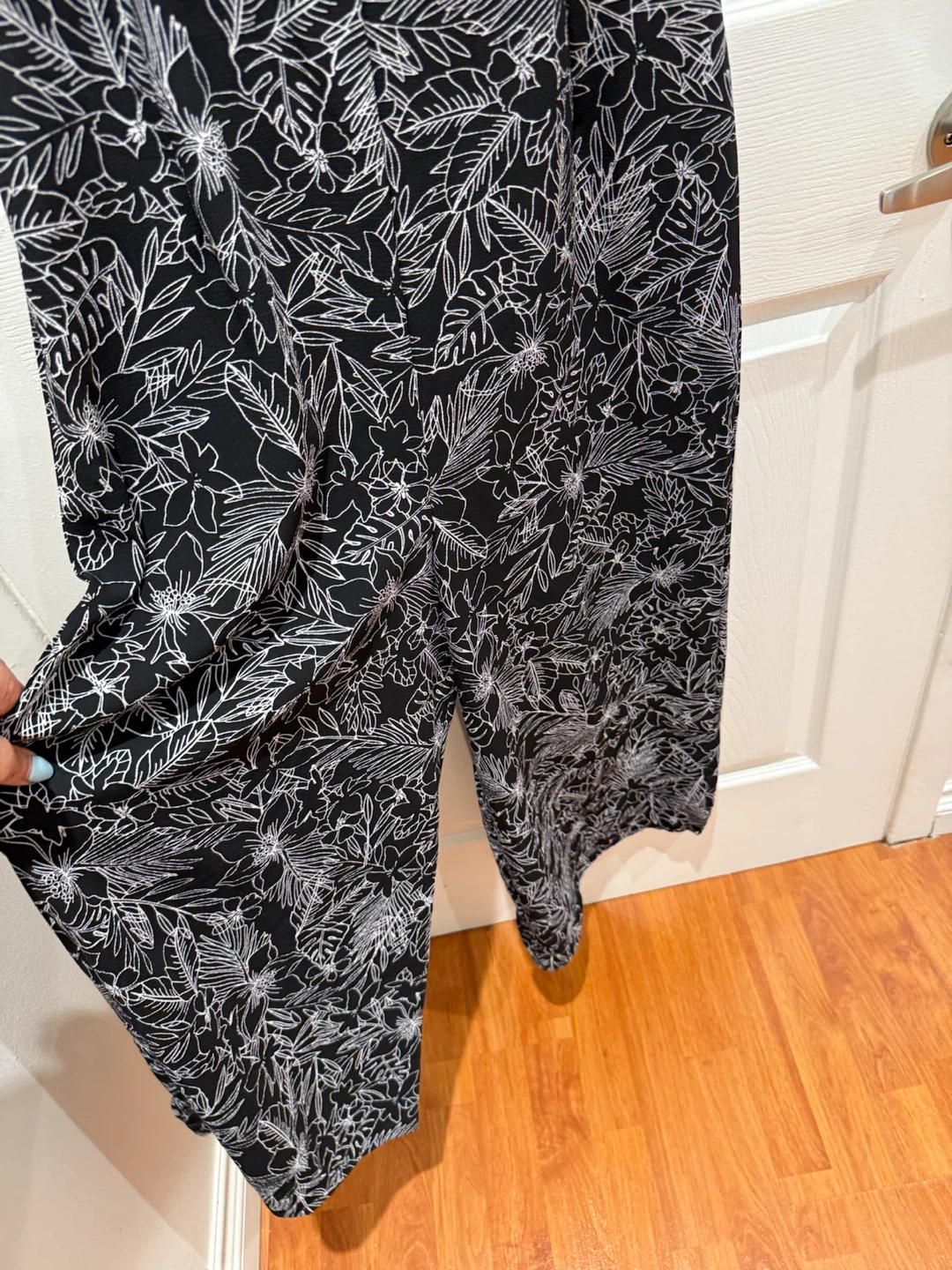 Black and White Floral romper - photo 2