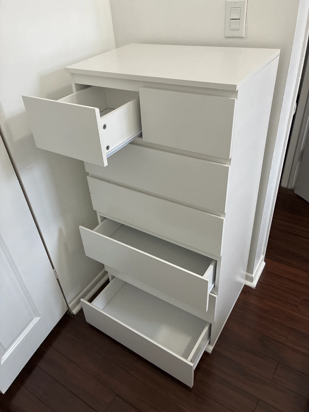 White 6-Drawer Dresser - photo 2